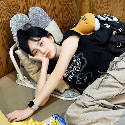 庭院里的女人